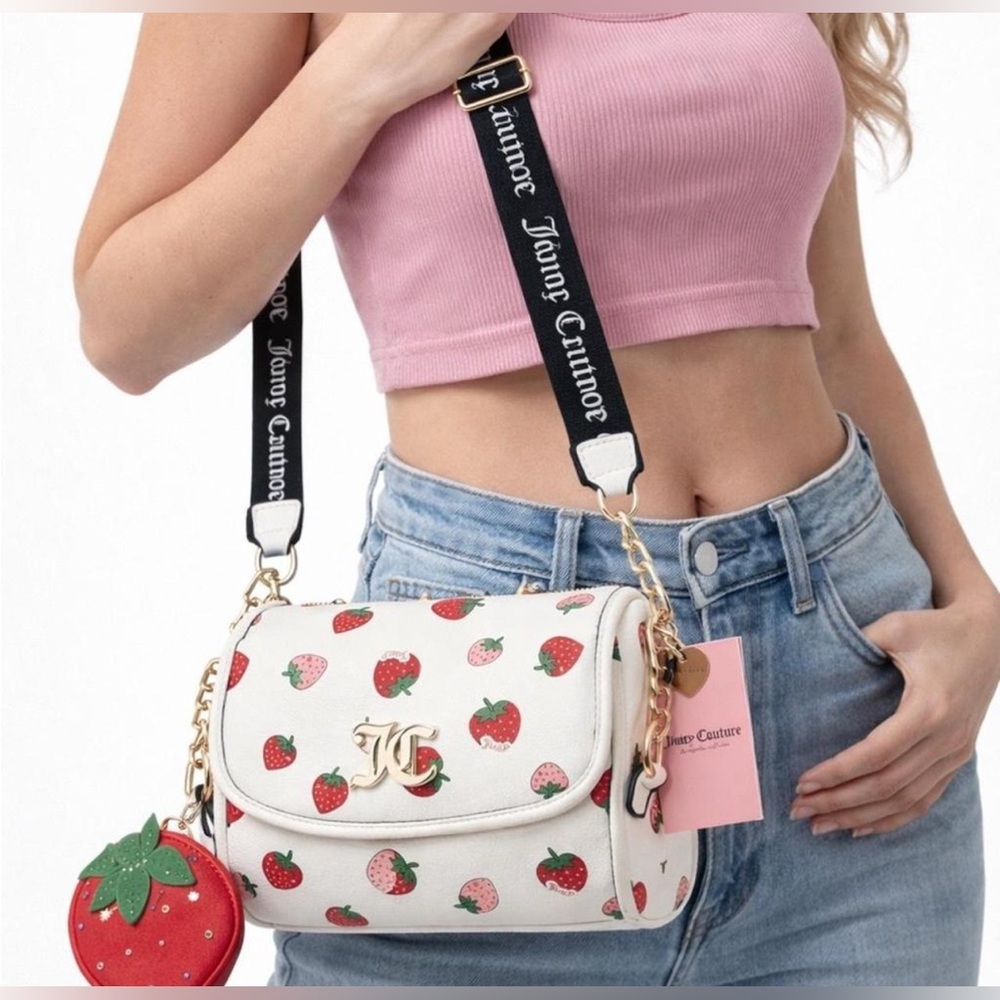 🍓🍰👛🎒Juicy Couture White Strawberry Print Crossbody Bag